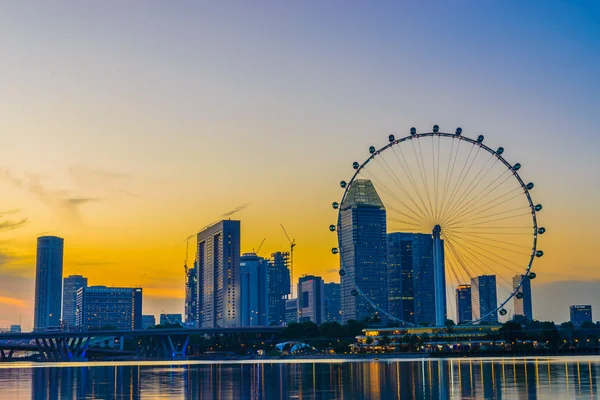 Singapore flyer dünyanın en büyük dev gözlem tekerleği var — Stok fotoğraf