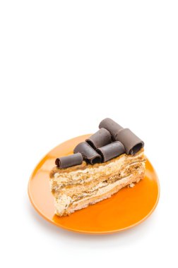 Beyaz arka plan üzerinde izole kahve kek