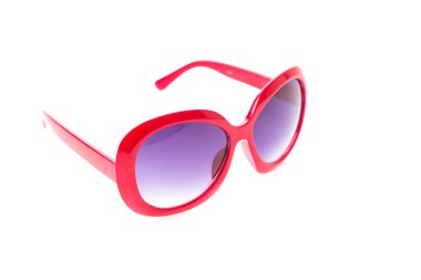 Güneş gözlüğü beyaza izole edilmiş