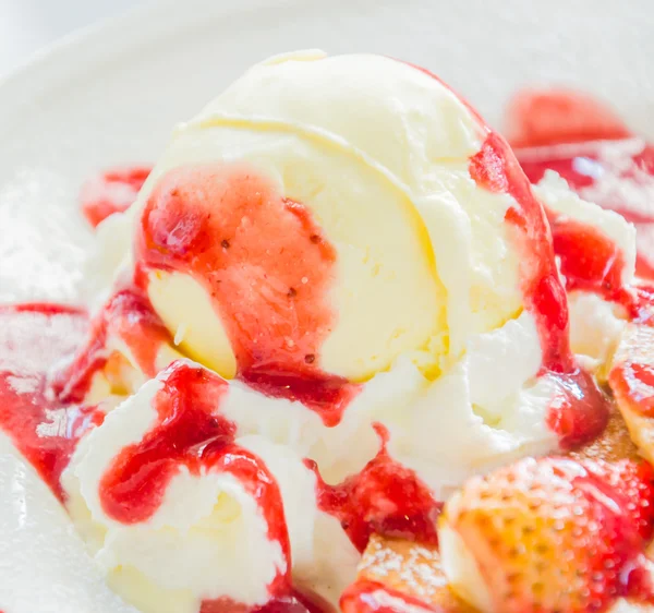 Pfannkuchen Erdbeere — Stockfoto