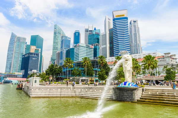 2014 년 6 월 22 일 싱가포르: 마리나 b 싱가포르 머 라이언의 보기 — 스톡 사진