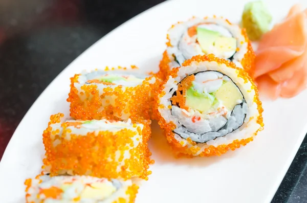 Sushi auf Teller — Stockfoto