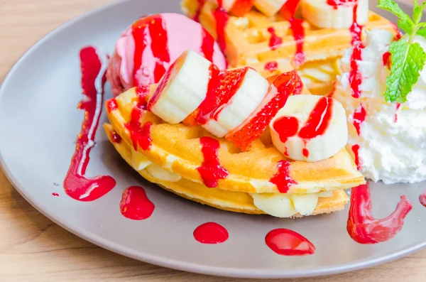 Strawberry banana pancake — Stock Photo, Image