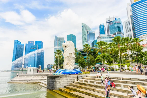 Singapore - den 22 juni, 2014: utsikt över singapore merlion på marina b — Stockfoto