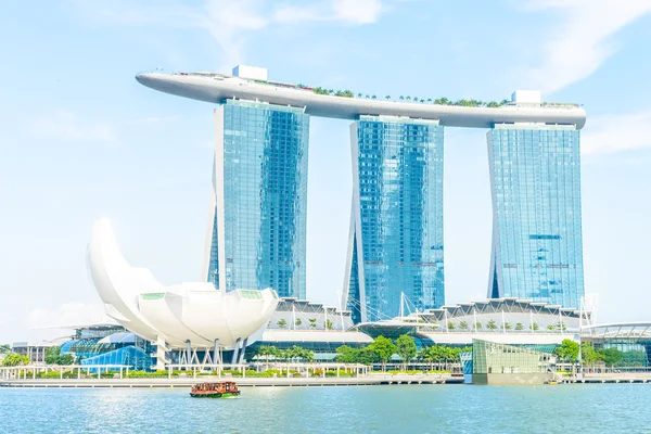 The Marina Bay Sands Resort Hotel в Сингапуре — стоковое фото