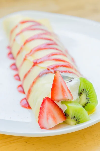 Pastel de crepe de fruta — Foto de Stock