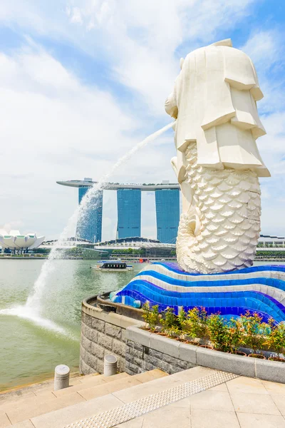 2014 년 6 월 22 일 싱가포르: 마리나 b 싱가포르 머 라이언의 보기 — 스톡 사진