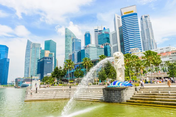 Singapore - den 22 juni, 2014: utsikt över singapore merlion på marina b — Stockfoto