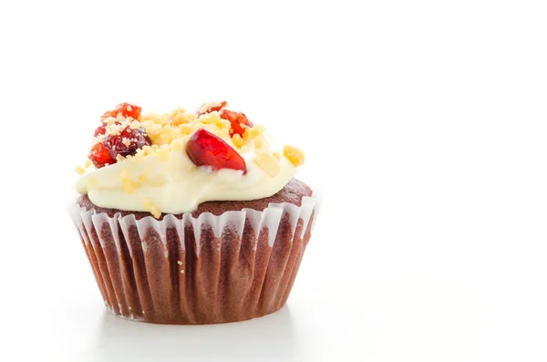 Roter Cupcake Samt isoliert weißer Hintergrund — Stockfoto