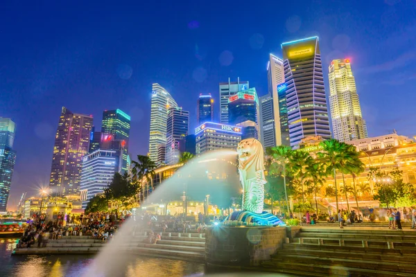 SINGAPORE - JUNE 22, 2014: Pemandangan Singapura Merlion di Marina B — Stok Foto