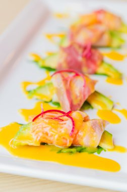 sashimi avokado Japon gıda