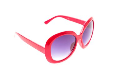 Güneş gözlüğü beyaza izole edilmiş