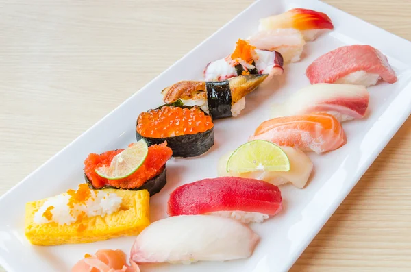 Sushi pe farfurie — Fotografie, imagine de stoc