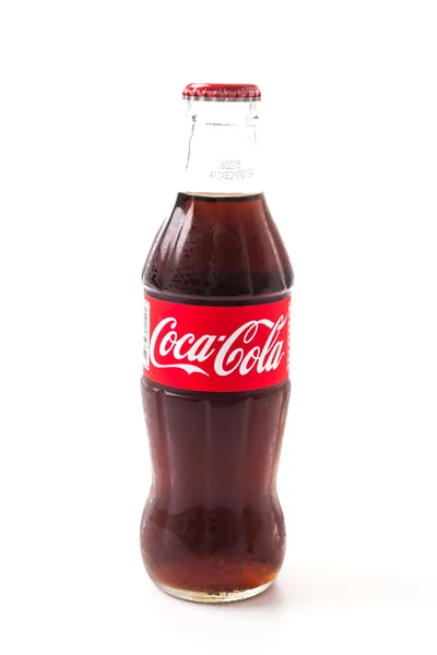 Bangkok, thailand - 6 juli 2014: coca-cola klassiska glas mi — Stockfoto