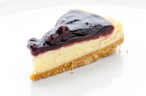 Blueberry cheesecake isolado fundo branco — Fotografia de Stock