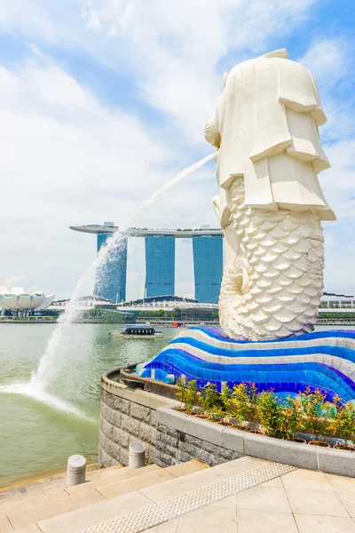 Singapore - den 22 juni, 2014: utsikt över singapore merlion på marina b — Stockfoto