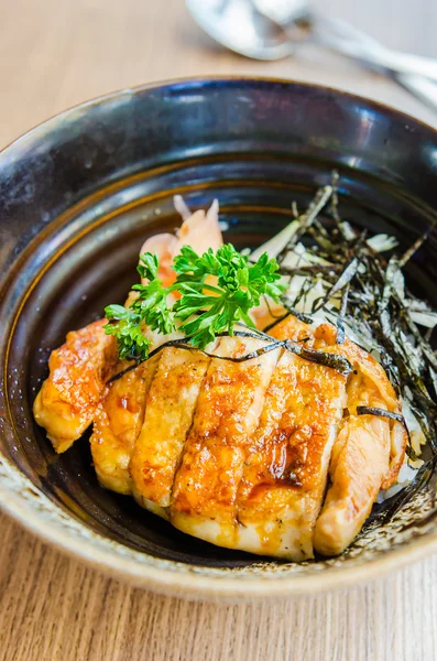 Pollo Teriyaki sobre arroz —  Fotos de Stock