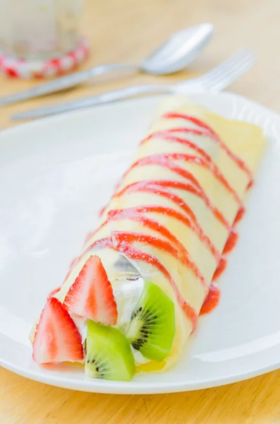 Tort naleśnikowy owoców — Zdjęcie stockowe