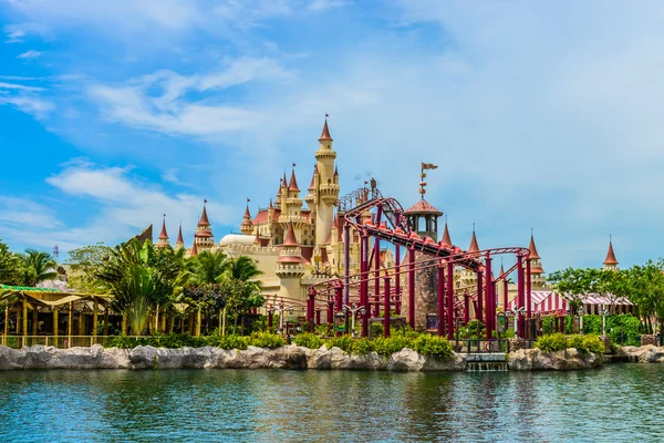 Tourists and theme park visitors — Stock Photo, Image