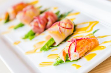 sashimi avokado Japon gıda