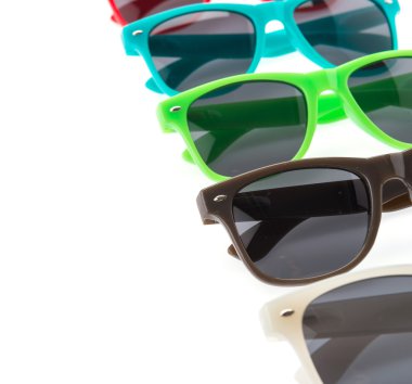 güneş gözlüğü gözlük üzerine beyaz izole