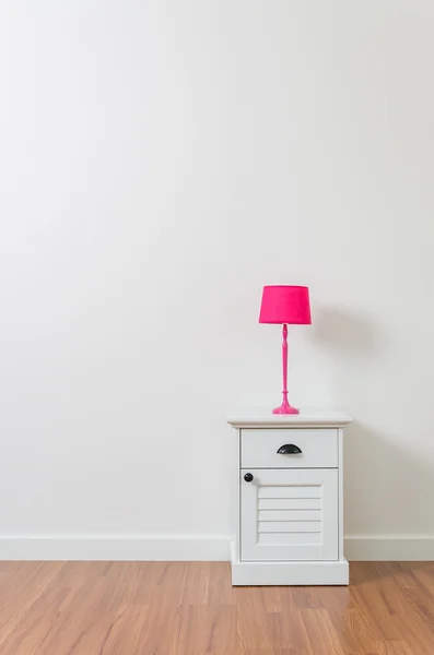 Lampa na nočním stolku — Stock fotografie