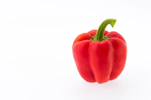 Pimientos rojos aislados sobre fondo blanco — Foto de Stock