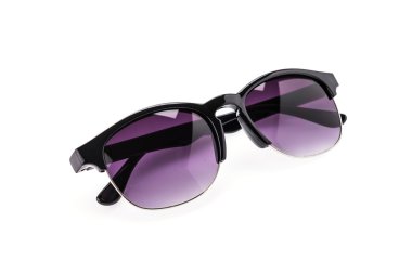 Güneş gözlüğü beyaza izole edilmiş