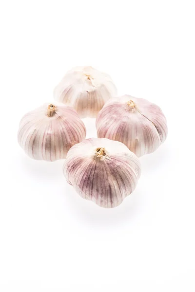 Knoblauch isoliert auf weiß — Stockfoto