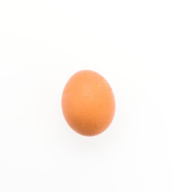 Beyaz üzerinde izole yumurtalar