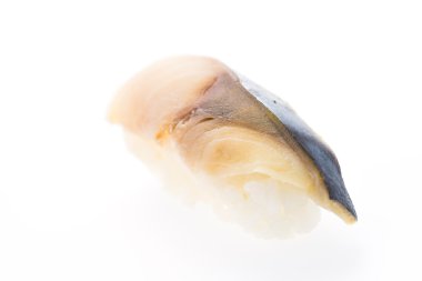 saba suşi üzerine beyaz izole