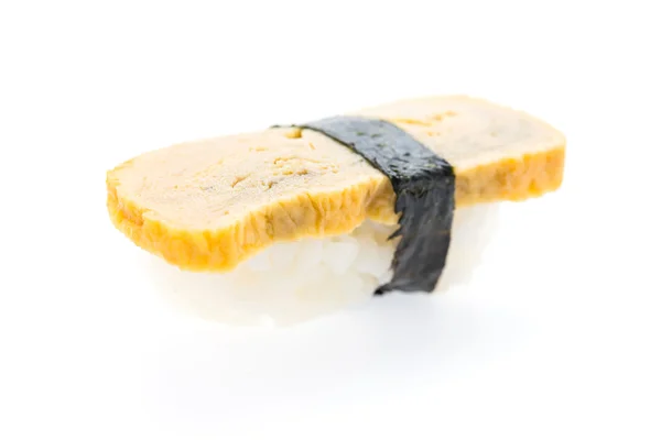 Ovo de sushi isolado em branco — Fotografia de Stock