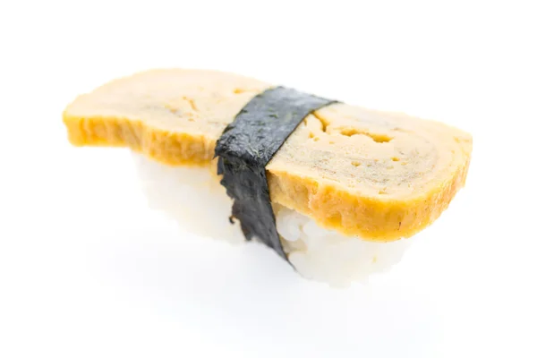 Ovo de sushi isolado em branco — Fotografia de Stock