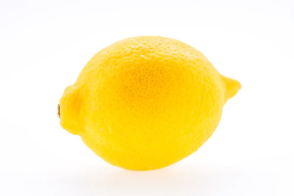 Лимон изолирован на белом — стоковое фото