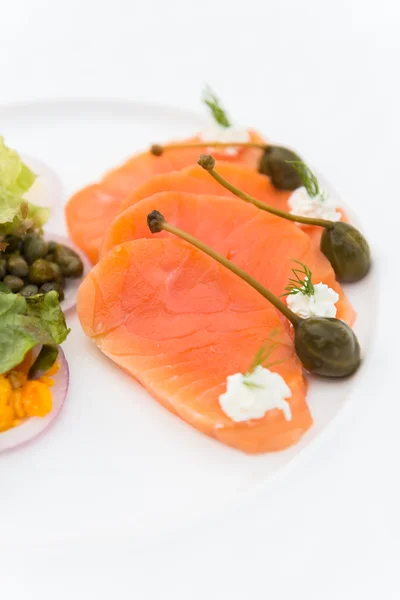 Räucherlachs-Salat — Stockfoto