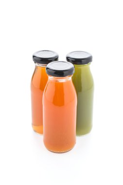 tapa y pelucameyve suyu şişeleri