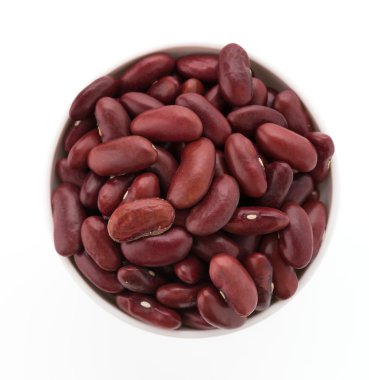 Beyaz arka plan üzerinde izole kırmızı fasulye böbrek