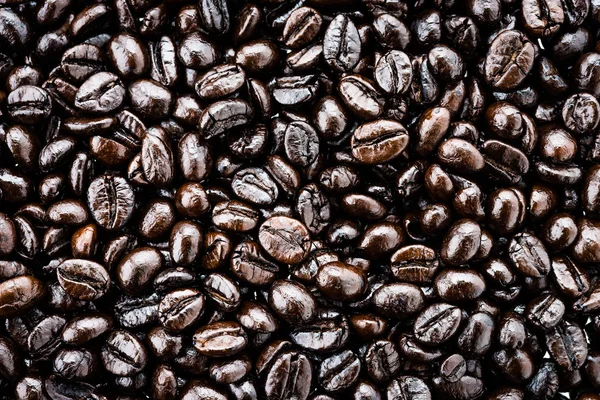 Kávová zrna Izolované na bílém pozadí — Stock fotografie