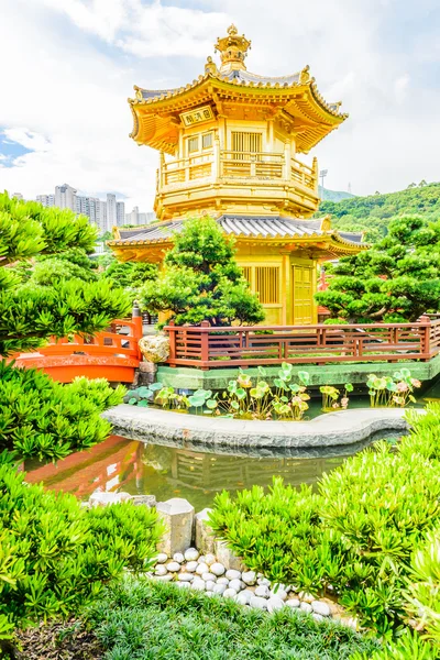 Gold Chinese pavilion — Stock Photo, Image