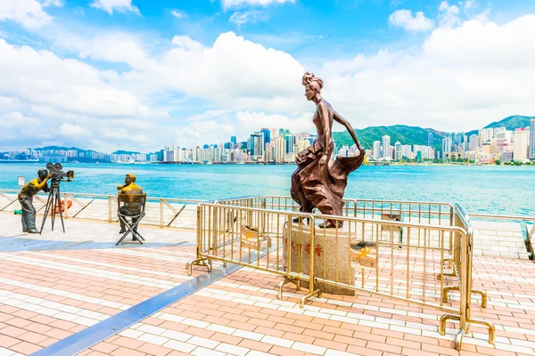 Statua e skyline in Avenue of Stars — Foto Stock