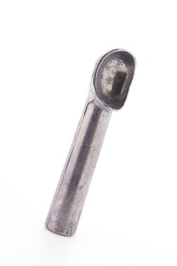 Dondurma kepçesi beyaz arka planda izole