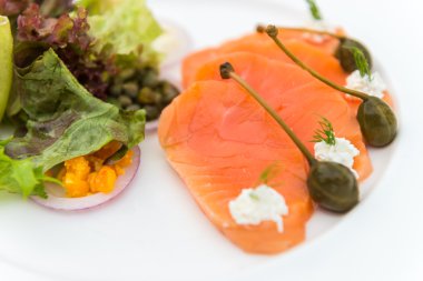 füme somon salata