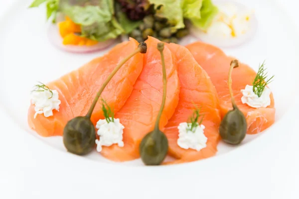 Räucherlachs-Salat — Stockfoto