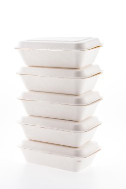 Beyaz arka plan üzerinde izole köpük kutu