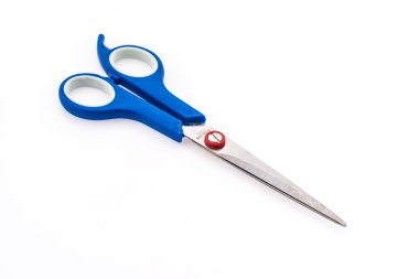 Makas beyaz arkaplanda izole edildi