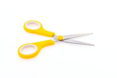 Makas beyaz arkaplanda izole edildi