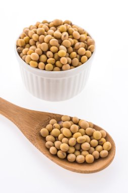 Soya fasulyesi beyaz arkaplanda izole