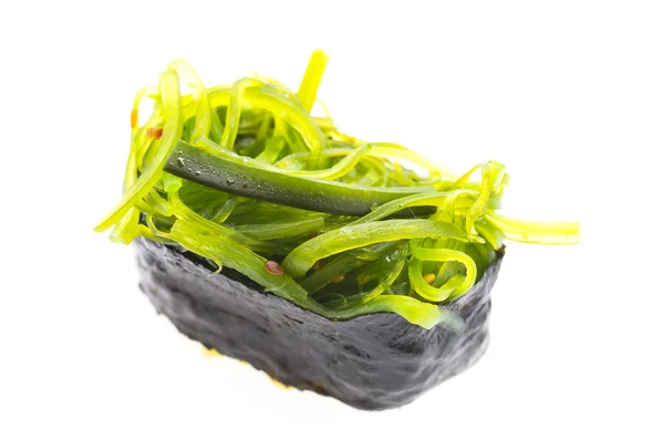 Sushi de algas marinhas isolado em branco — Fotografia de Stock