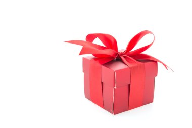 Kırmızı hediye kutusu beyaz arkaplanda izole edildi