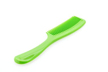 Beyaz arkaplanda saç tarağı izole edildi